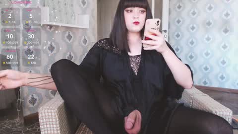 mia_wallase online show from 01.08.25