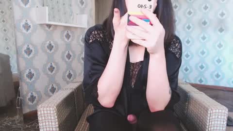 mia_wallase online show from 04.10.26