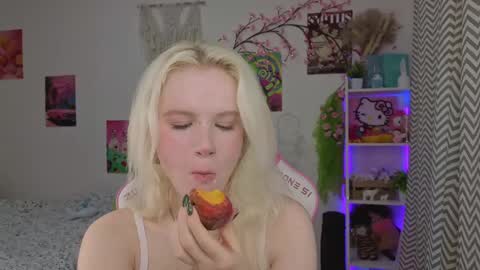 Mia online show from 05.04.26