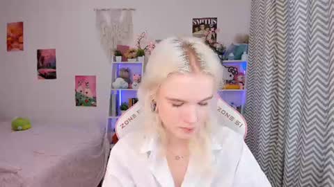 Mia online show from 07.14.26
