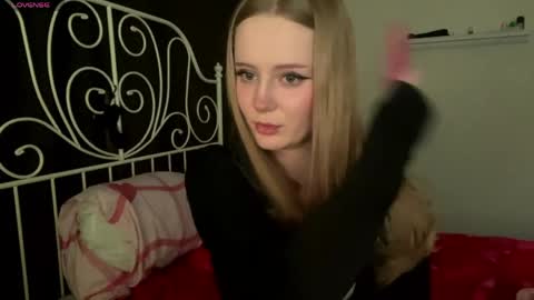 mia_wellis online show from 04.26.26