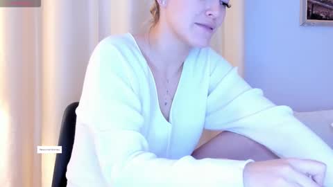 Snapshot of mia_white11 chatting on 12.15.25 Mia White online show from 12.15.25