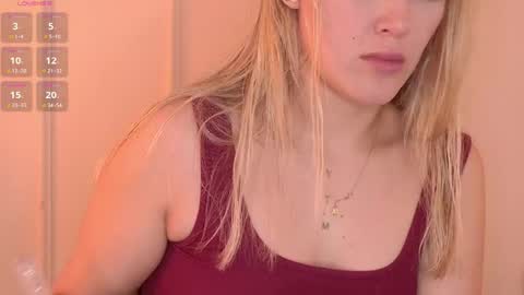 Snapshot of mia_white11 chatting on 05.25.26 Mia White online show from 05.25.26
