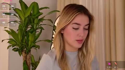 Snapshot of mia_white11 chatting on 07.17.26 Mia White online show from 07.17.26