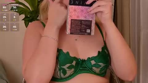 Snapshot of mia_white11 chatting on 07.27.26 Mia White online show from 07.27.26