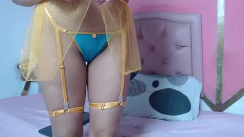 Mia online show from 10.31.25