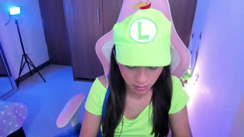 Snapshot of miaa_06 chatting on 11.01.25 mia nicolle online show from 11.01.25