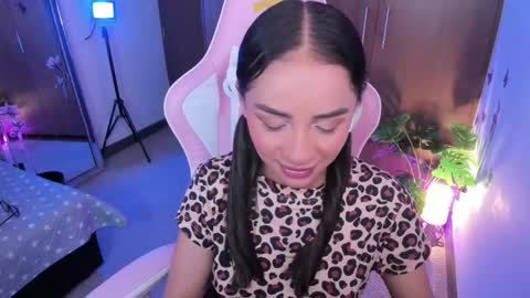 Snapshot of miaa_06 chatting on 11.11.25 mia nicolle online show from 11.11.25