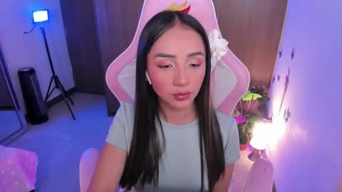 Snapshot of miaa_06 chatting on 11.20.25 mia nicolle online show from 11.20.25