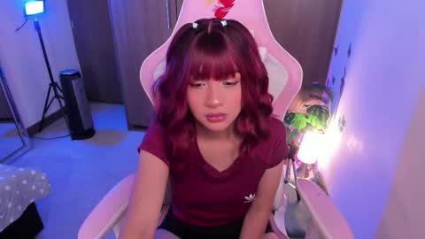 Snapshot of miaa_06 chatting on 11.28.25 mia nicolle online show from 11.28.25