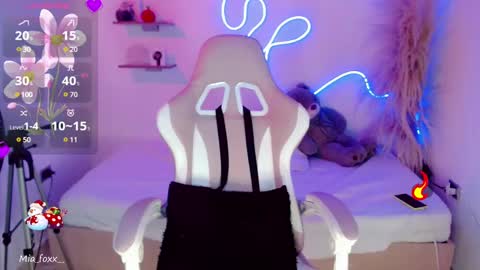 Snapshot of miaa_foxx_ chatting on 01.06.25 Mia online show from 01.06.25