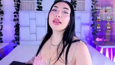 Mia online show from 12.21.25