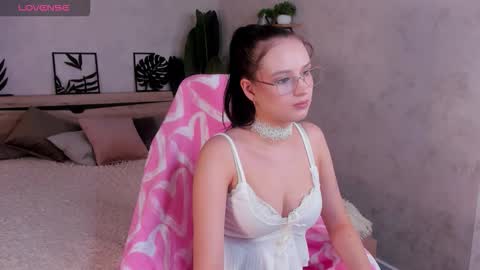 Mia online show from 03.10.26