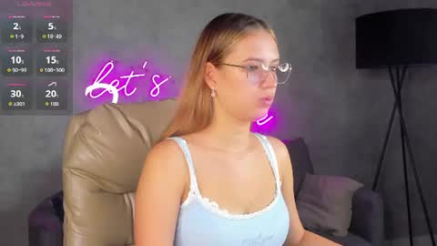 Snapshot of miaa_hill chatting on 07.29.26 Mia online show from 07.29.26