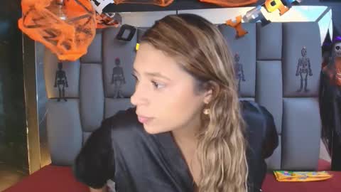 Mia online show from 10.21.25