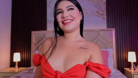 Snapshot of miaafarrel chatting on 07.25.26 Miaa Farrel online show from 07.25.26