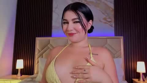 Snapshot of miaafarrel chatting on 07.26.26 Miaa Farrel online show from 07.26.26
