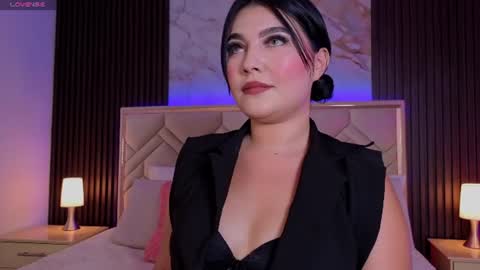 Snapshot of miaafarrel chatting on 07.28.26 Miaa Farrel online show from 07.28.26