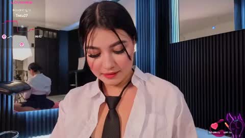 Snapshot of miaafarrel chatting on 07.30.26 Miaa Farrel online show from 07.30.26