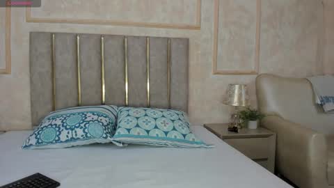 miaaffox online show from 02.11.26