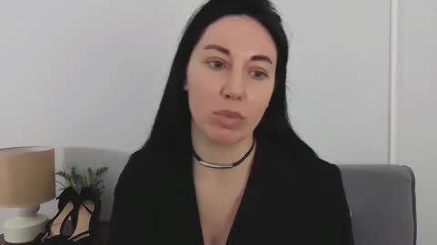 Mia online show from 05.20.26
