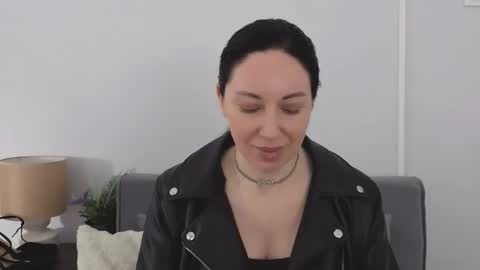 Mia online show from 05.23.26