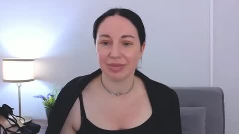Mia online show from 06.06.26