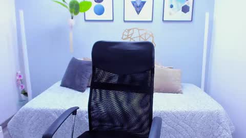 Snapshot of miaamane chatting on 01.03.25 Mia online show from 01.03.25