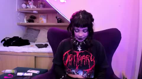 Snapshot of miaamane chatting on 02.01.25 Mia online show from 02.01.25