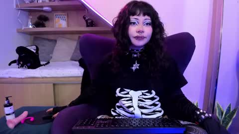 Snapshot of miaamane chatting on 02.02.25 Mia online show from 02.02.25