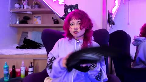 Snapshot of miaamane chatting on 02.25.25 Mia online show from 02.25.25