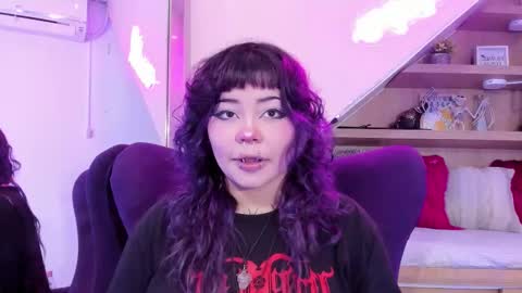 Snapshot of miaamane chatting on 11.05.25 Mia online show from 11.05.25