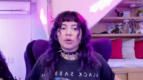 Snapshot of miaamane chatting on 11.08.25 Mia online show from 11.08.25