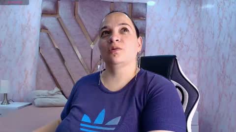 Snapshot of miaarld chatting on 12.13.25 Im Miss Mia online show from 12.13.25