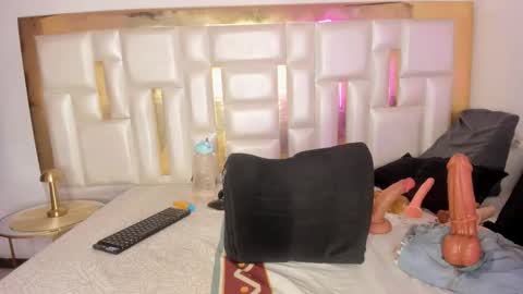 Mia  online show from 11.07.25