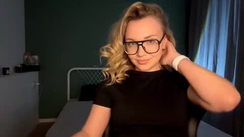 Mia online show from 02.20.26