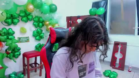 Mia and Max online show from 03.17.26