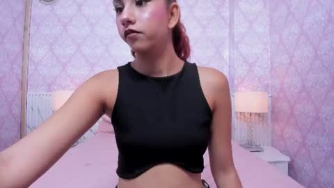 Snapshot of miabloom19 chatting on 06.18.26 Mia online show from 06.18.26