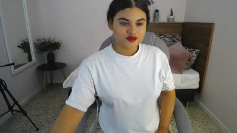 Miabloomm online show from 10.23.25