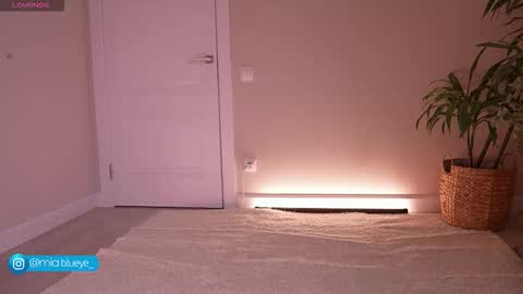 miablueye online show from 10.25.25