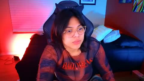 Snapshot of miacanela_xo chatting on 12.29.24 Mia online show from 12.29.24
