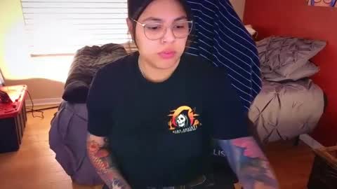 Snapshot of miacanela_xo chatting on 01.20.25 Mia online show from 01.20.25