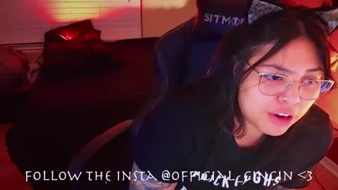 Snapshot of miacanela_xo chatting on 02.12.25 Mia online show from 02.12.25