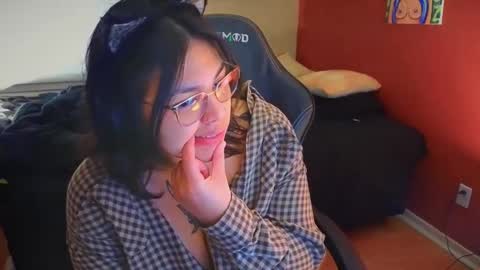 Snapshot of miacanela_xo chatting on 02.24.25 Mia online show from 02.24.25