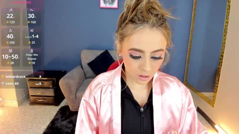 Snapshot of miacarperrlux chatting on 01.05.25 MiaCarper online show from 01.05.25