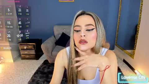 Snapshot of miacarperrlux chatting on 02.11.25 MiaCarper online show from 02.11.25