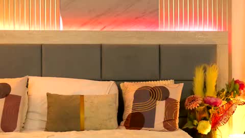 Snapshot of miacharm1 chatting on 11.18.25 Mia online show from 11.18.25