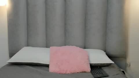 Snapshot of miacleark chatting on 11.19.25 miacleark online show from 11.19.25