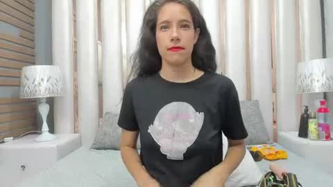 Snapshot of miacours chatting on 06.20.26 MiaCours online show from 06.20.26