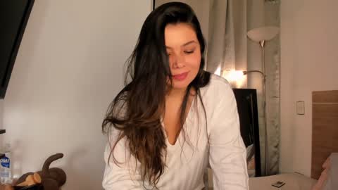 IG Yojanagomez  online show from 01.06.25